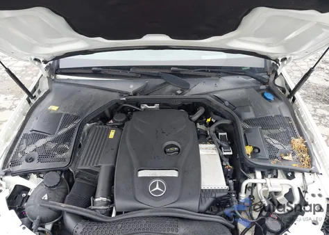 2016 Mercedes-Benz C 300 4Matic/Luxury 4Matic/Sport 4Matic z USA, uszkodzony, nr VIN 55SWF4KB4GU108596